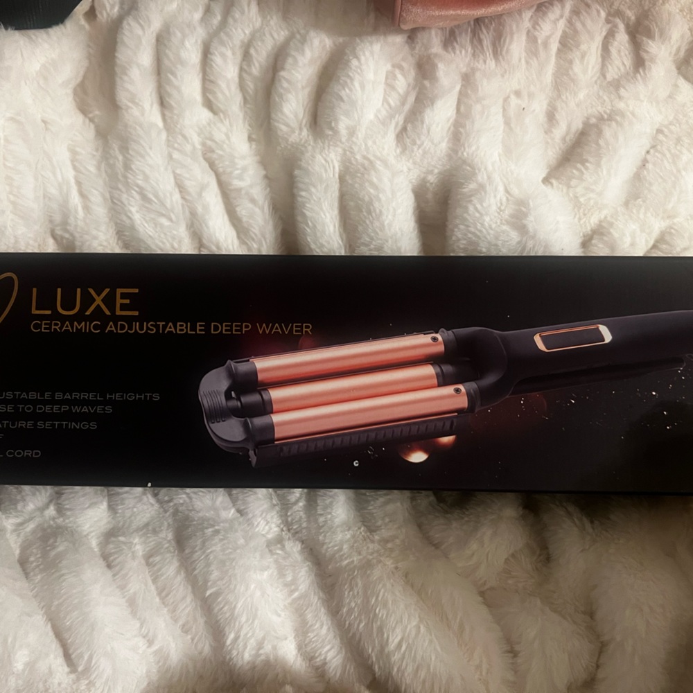 Deep waver curling iron